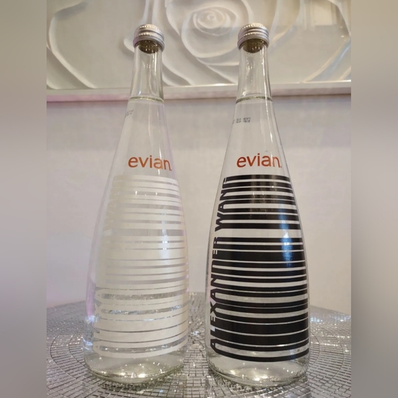 🖤Alexander Wang 2015 designer Evian collectible bottle set of 2 black & white - Picture 2 of 4